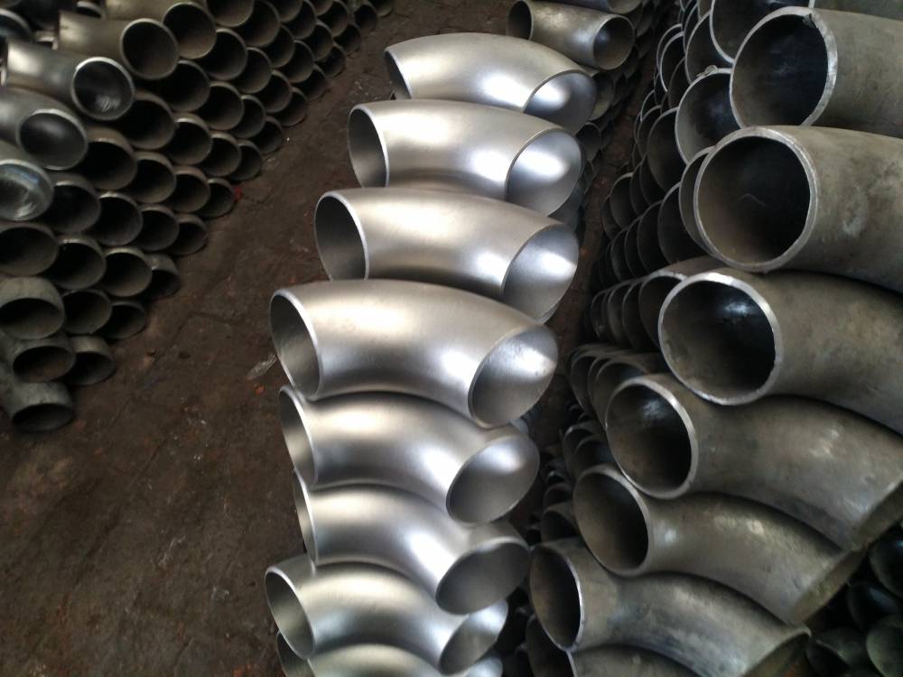 廠家直銷304國標(biāo)不銹鋼彎頭、316L與321材質(zhì)焊接彎頭價(jià)格解析